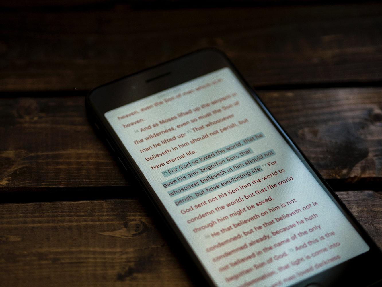 Mobile Bible Apps: How to Study the Bible Anywhere